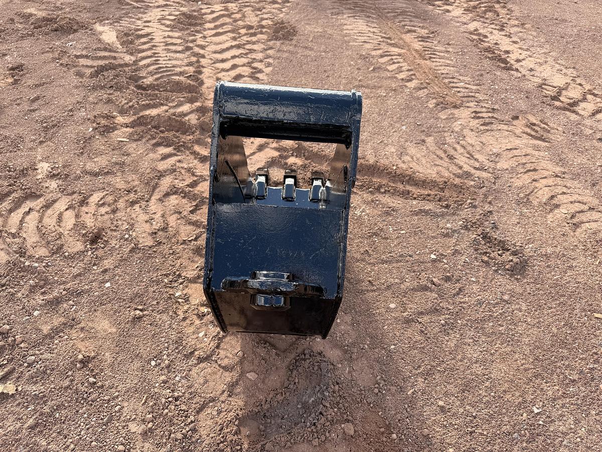Used CP Wain-Roy 12" Bucket