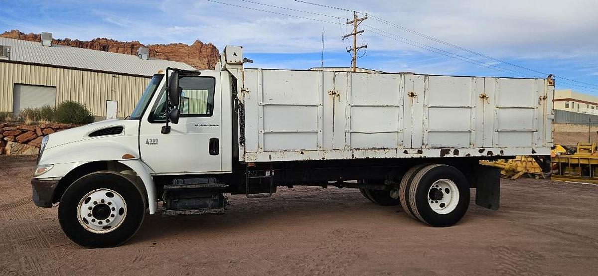 Used 2002 International 4300 DT 466 Dump Truck