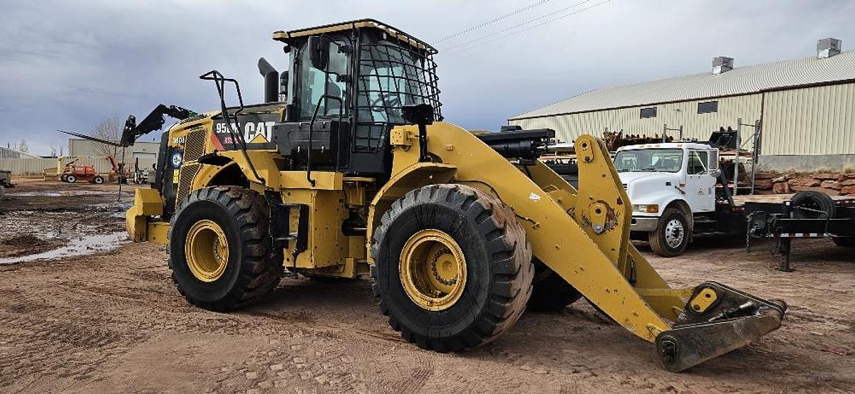 Used 2017 CAT 950M Loader