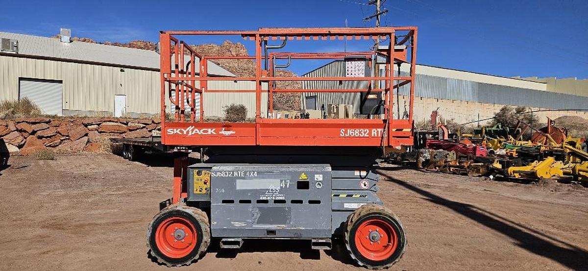 Used 2015 Sky Jack SJ6832 RET Scissor Lift