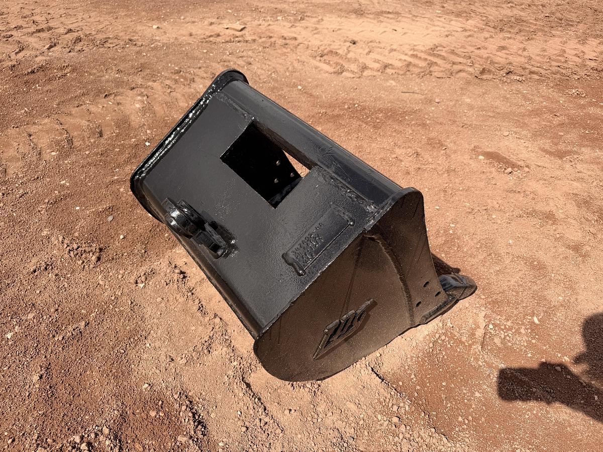 Used TAG Wain-Roy 24" Excavator Bucket