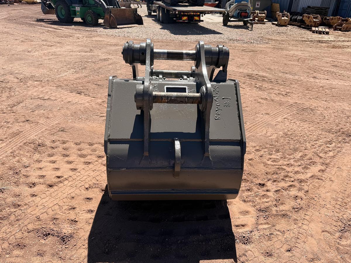 Used Excavator Progressive Link with Cylinder and 37" Bucket