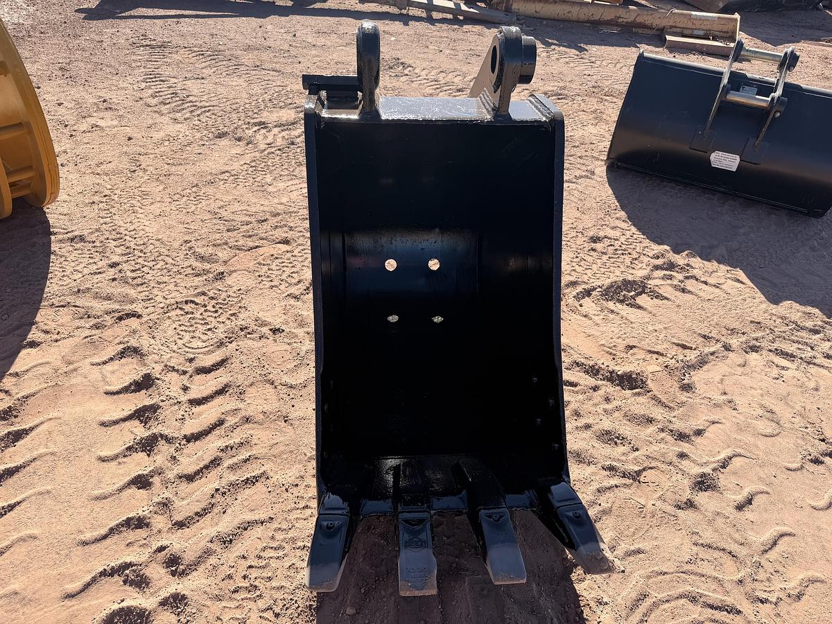 Used 24" Komatsu Excavator Bucket