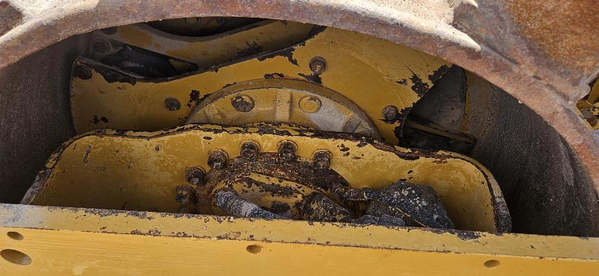 Used Cat Sheeps Foot Vibratory Roller Compactor