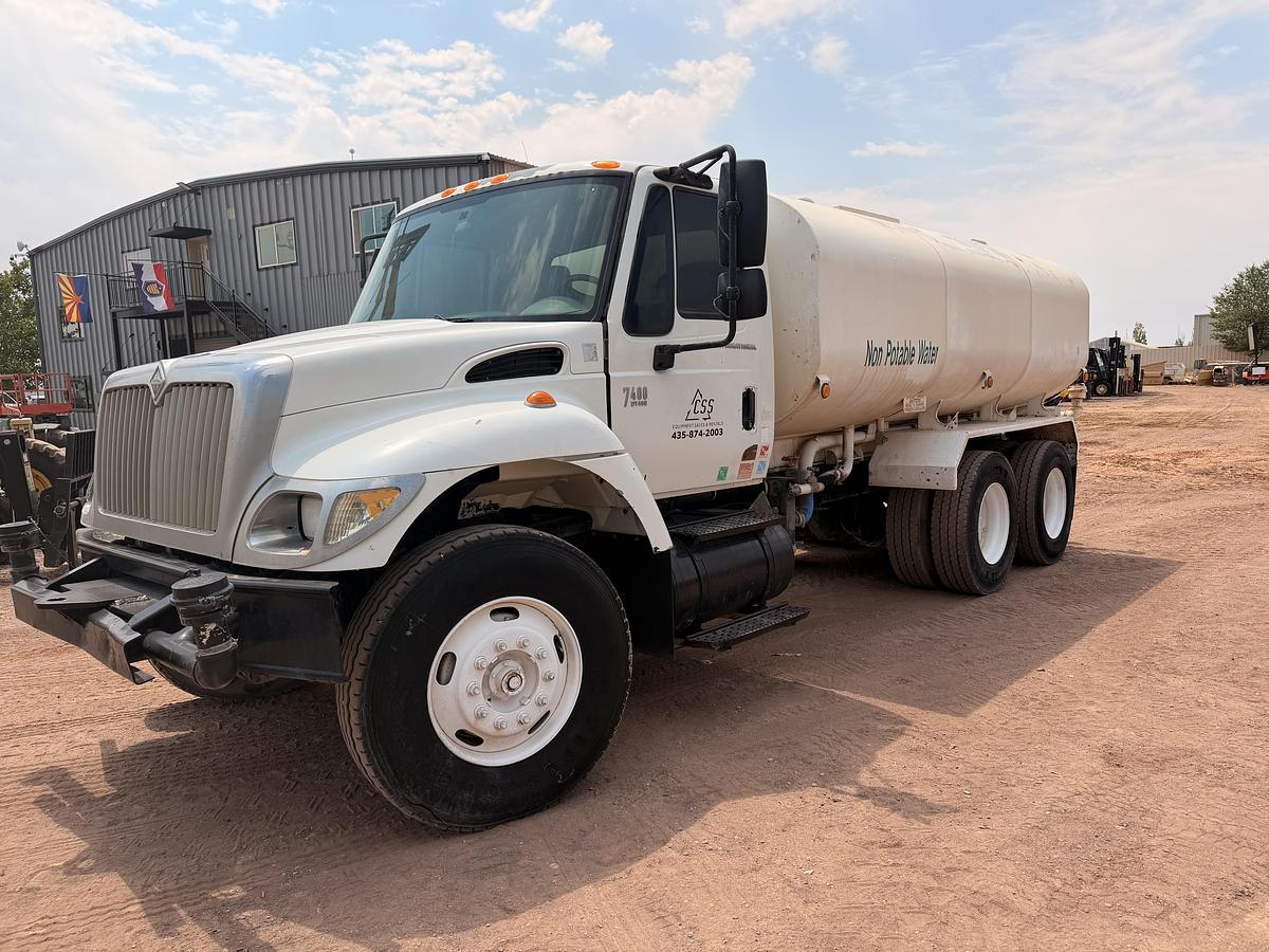 Used 2007 International 4000 Gallon Water Truck
