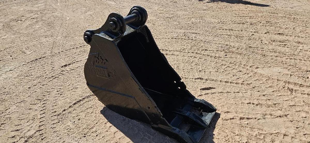 Used 24" Excavator Bucket