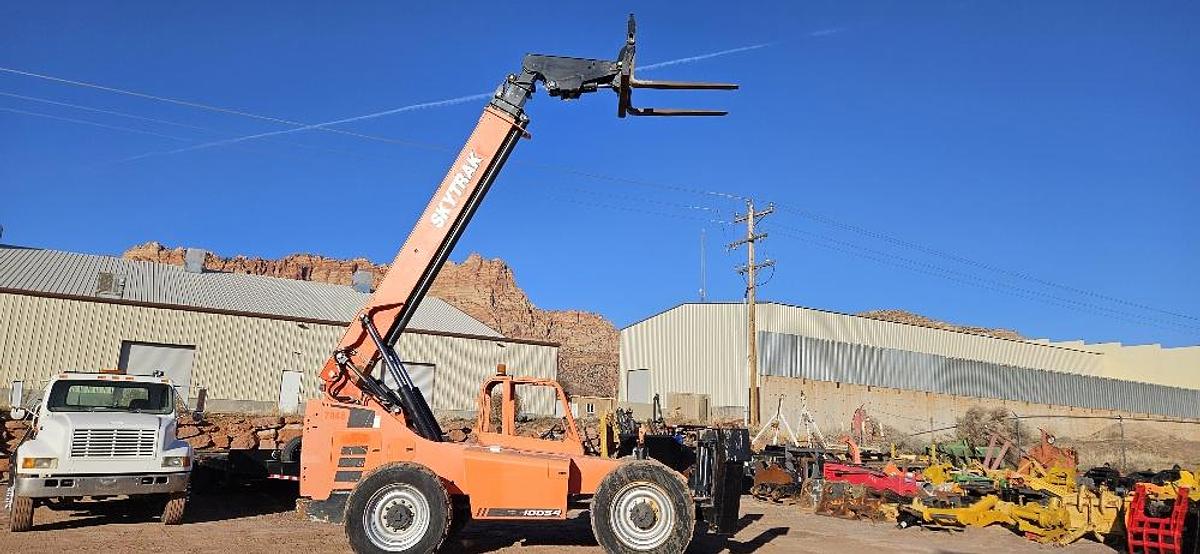 Used 2018 Sky Track 1054 Telehandler