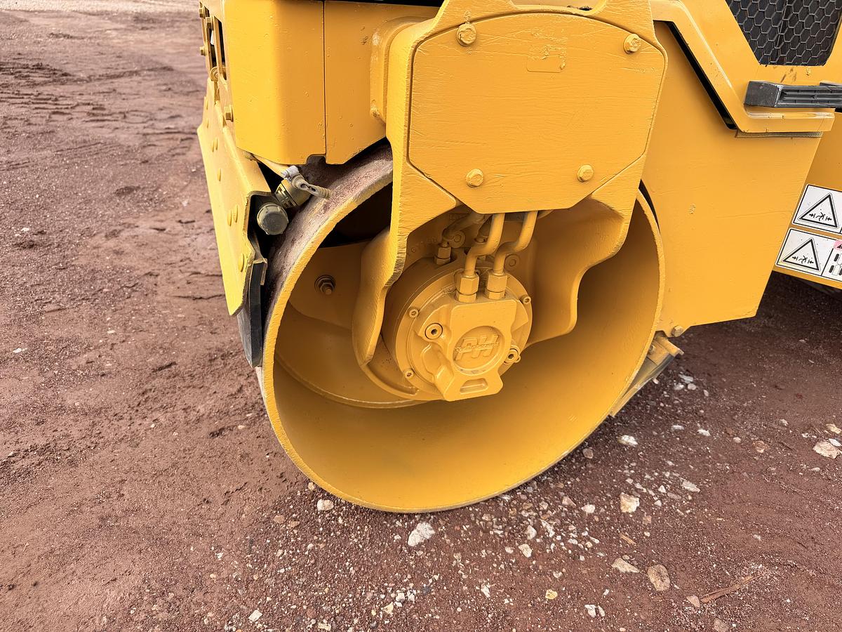 Used 2013 CAT Smooth Drum Roller
