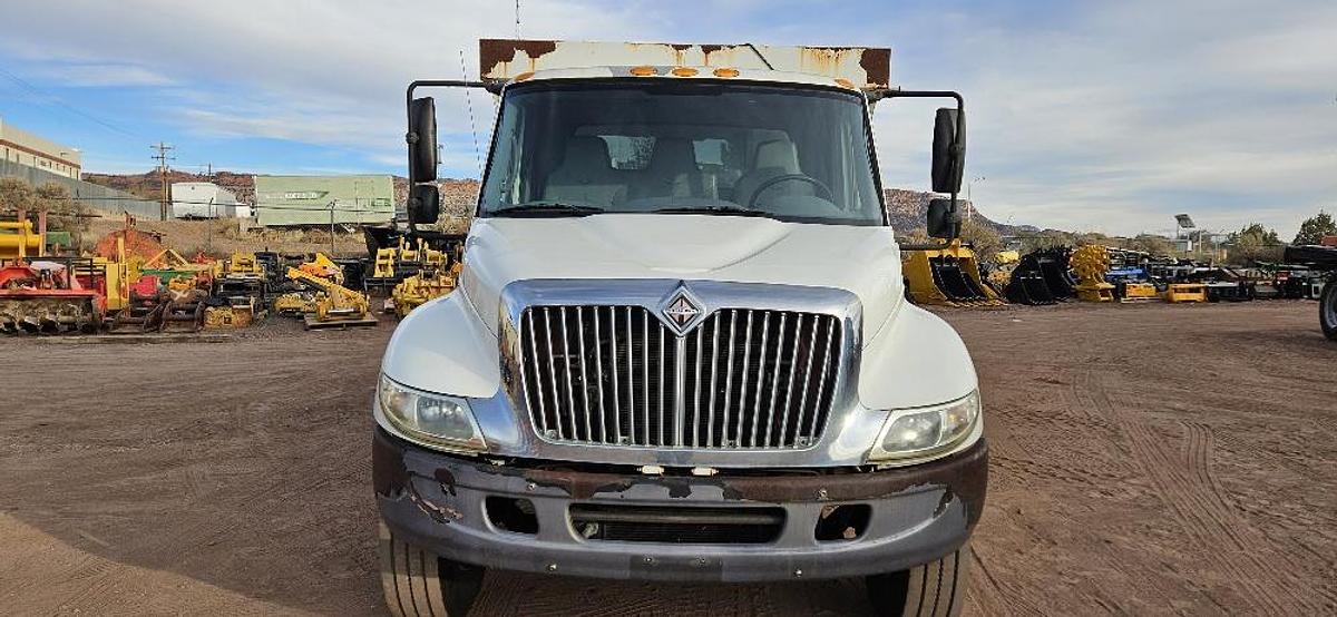 Used 2002 International 4300 DT 466 Dump Truck