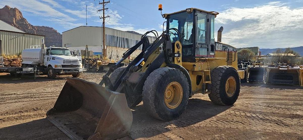 Used Cat IT28G Loader