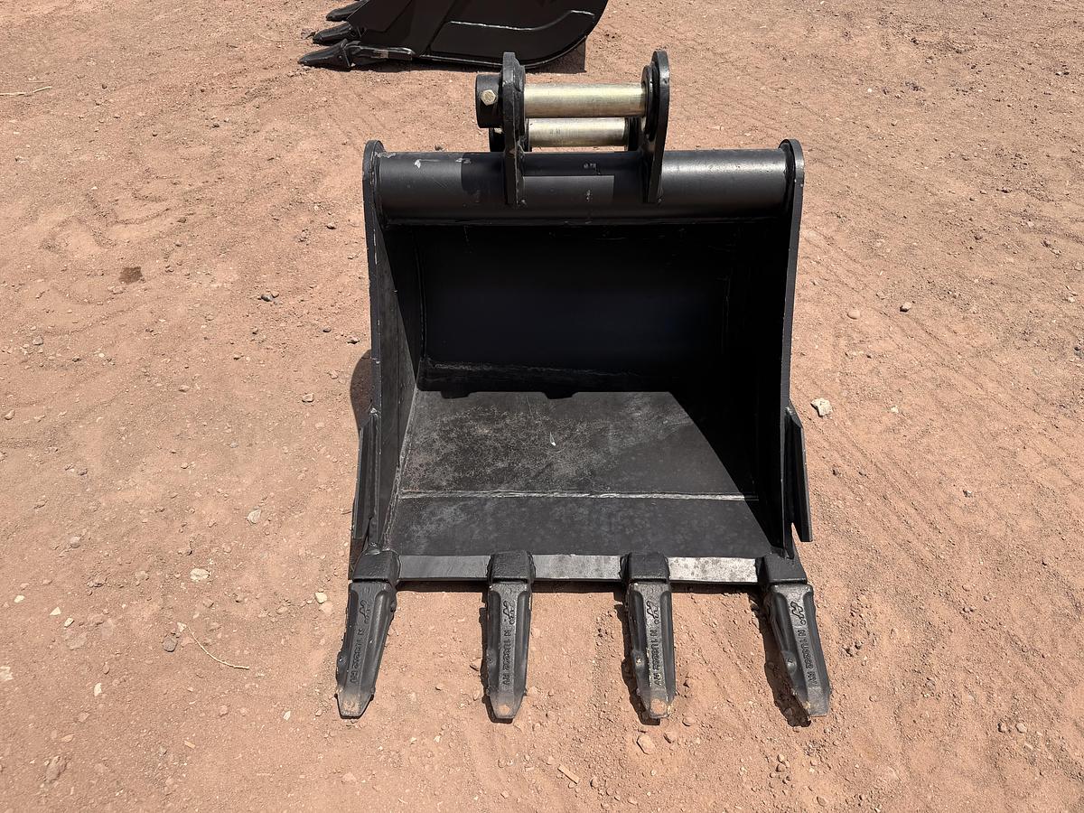 24" Mini Excavator Bucket
