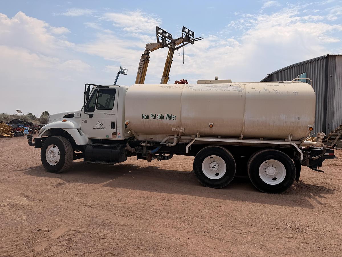 Used 2007 International 4000 Gallon Water Truck