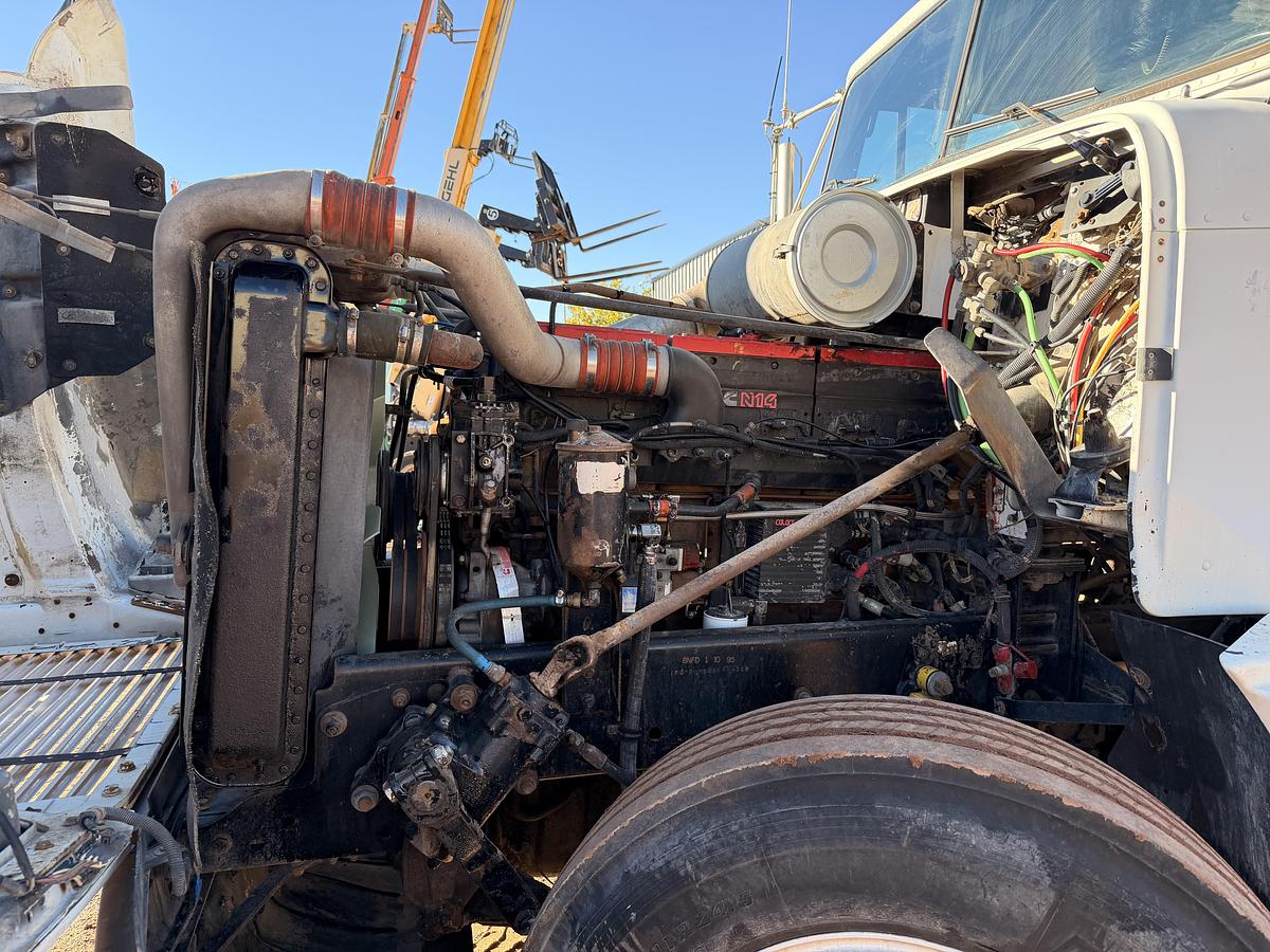 Used 1995 Freightliner FLD120 Truck