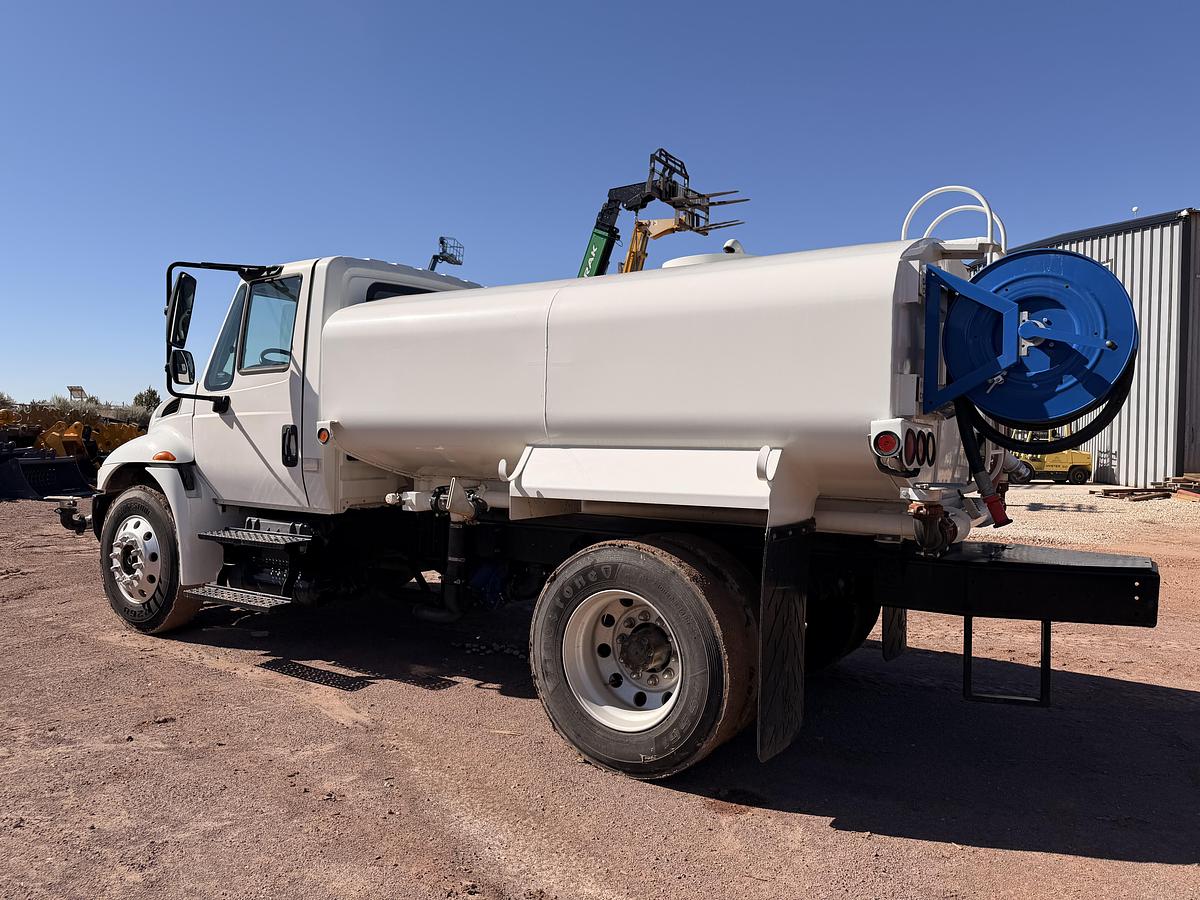 Used 2007 International 2000 Gallon Water Truck