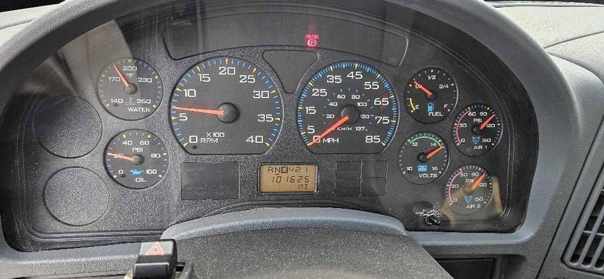 Used 2003 International Crane Truck