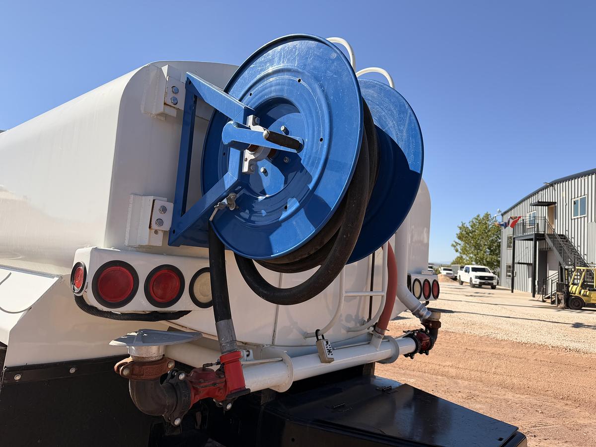 Used 2007 International 2000 Gallon Water Truck