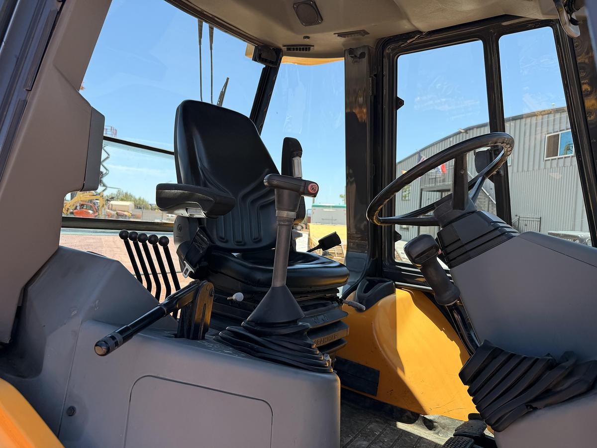 Used 2005 New Holland LV80 Skip Loader