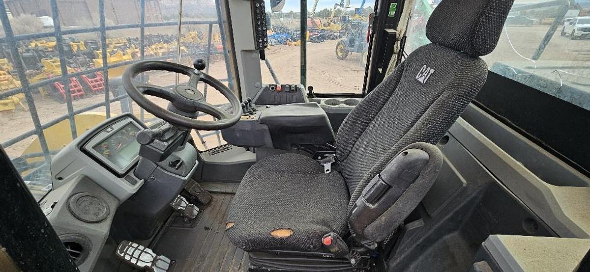 Used 2017 CAT 950M Loader