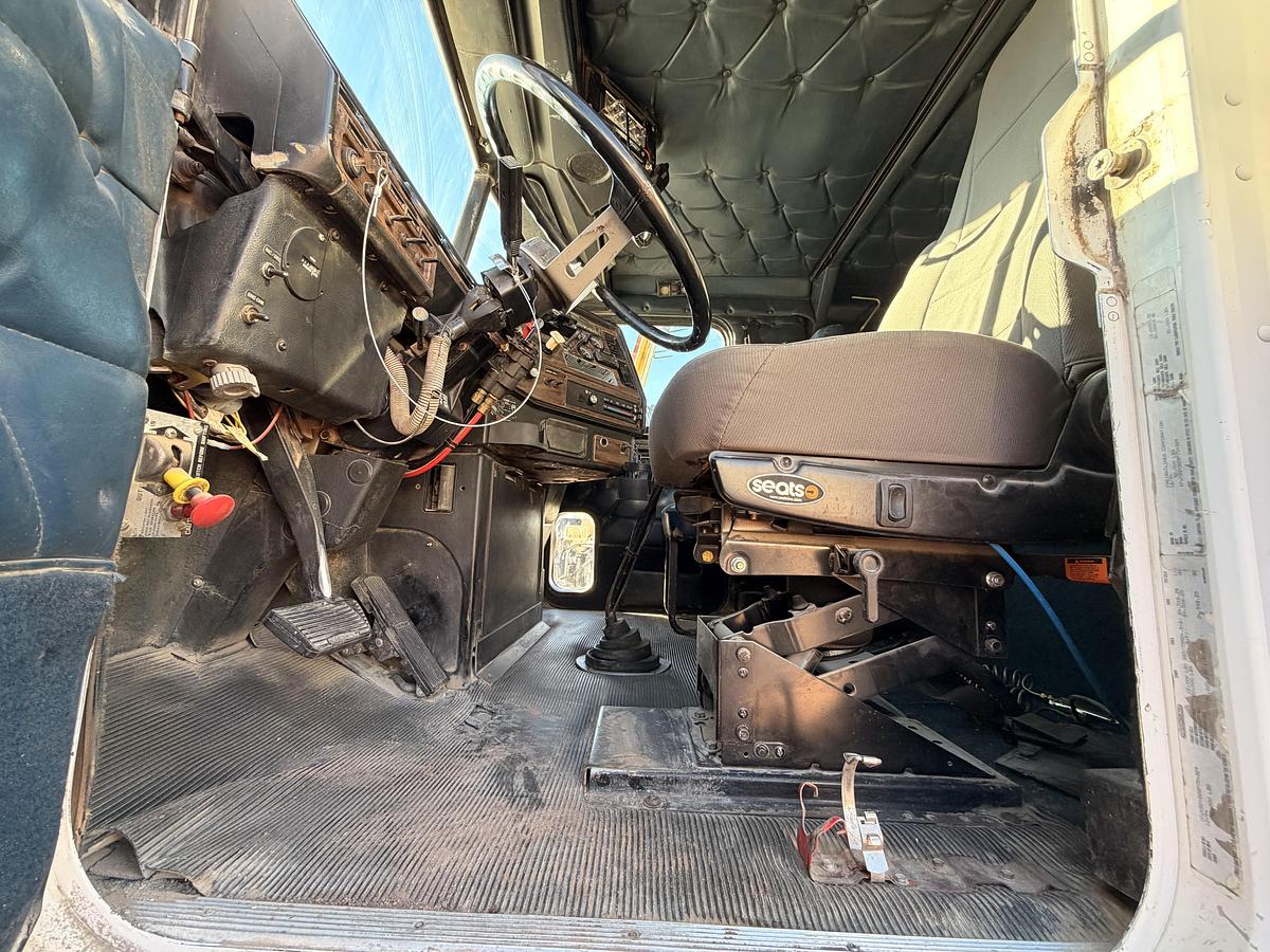 Used 1995 Freightliner FLD120 Truck