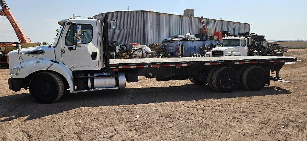 Used 2013 Freightliner M2 112 Flatbed Truck