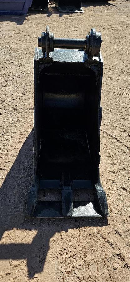 Used 24" Excavator Bucket