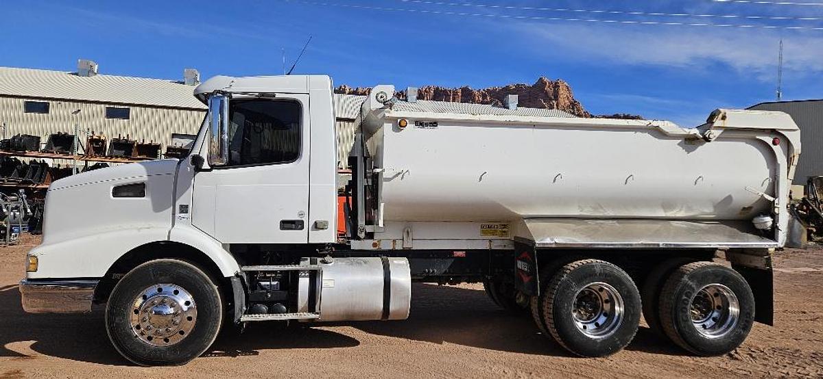 Used 2008 Volvo Dump Truck
