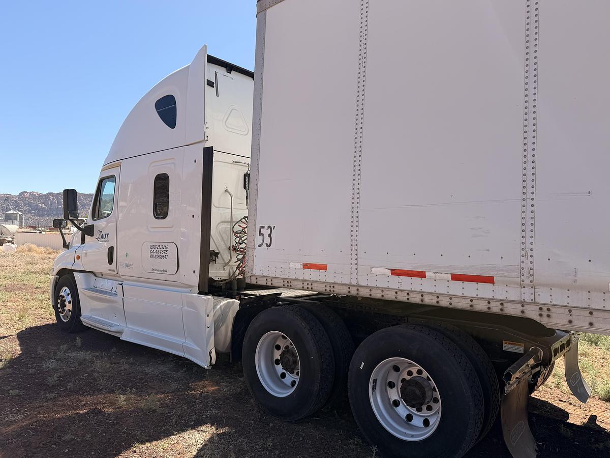Used 2016 Freightliner Cascadia 125 Semi Truck and Van Trailer