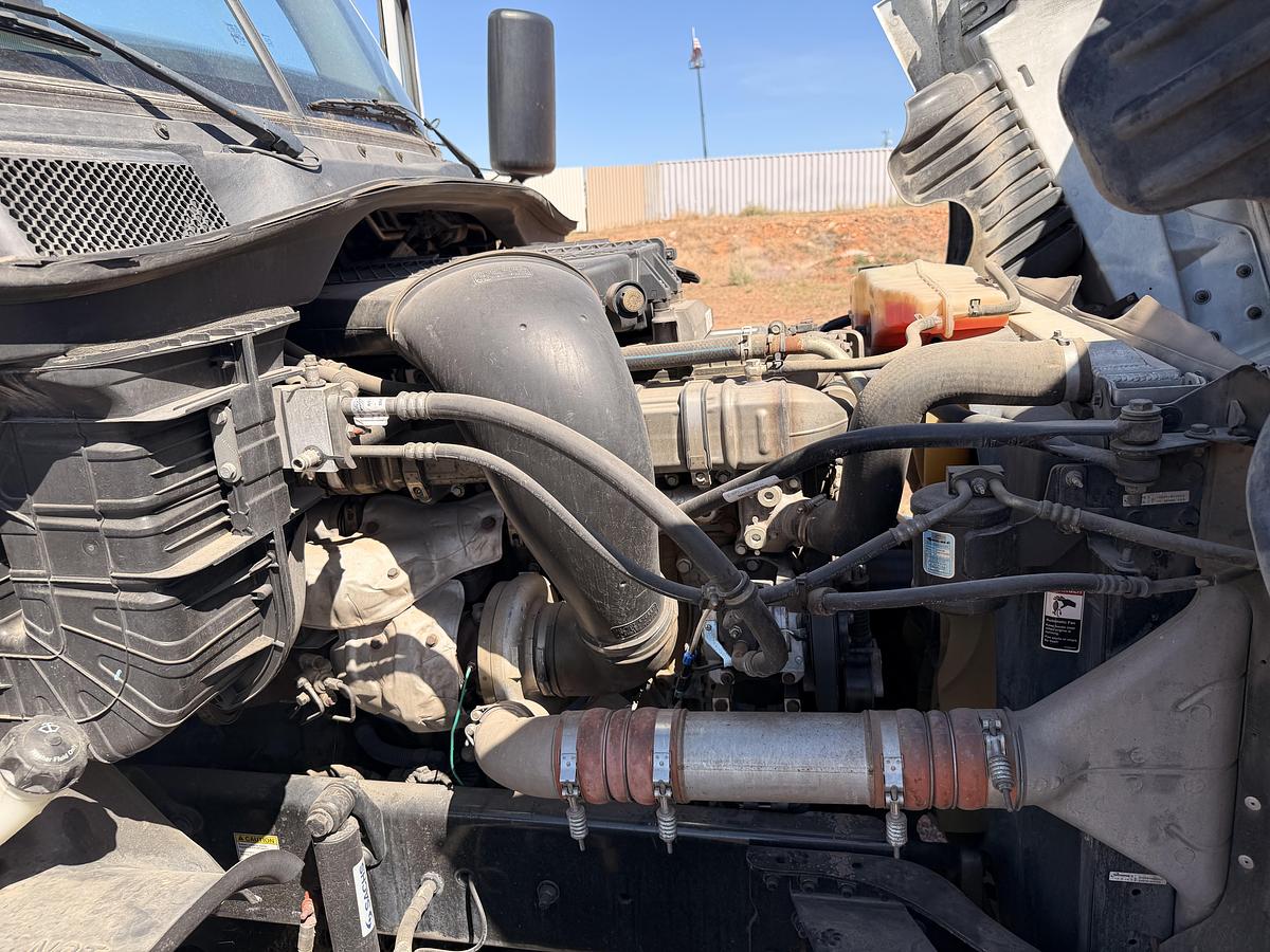 Used 2016 Freightliner Cascadia 125 Semi Truck and Van Trailer