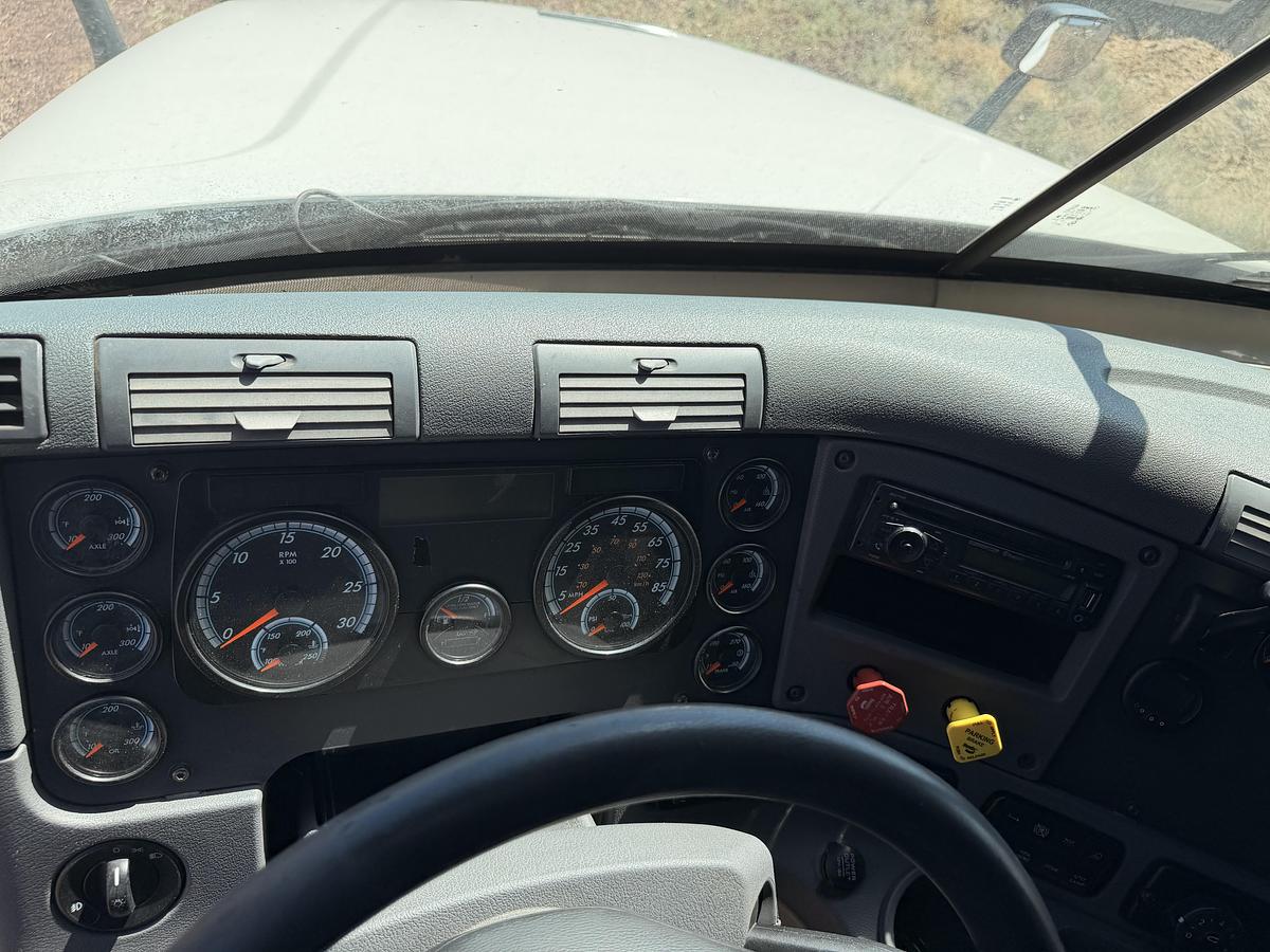 Used 2016 Freightliner Cascadia 125 Semi Truck and Van Trailer