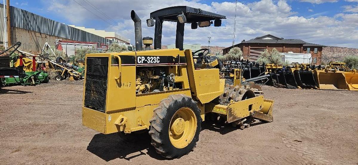 Used Cat Sheeps Foot Vibratory Roller Compactor