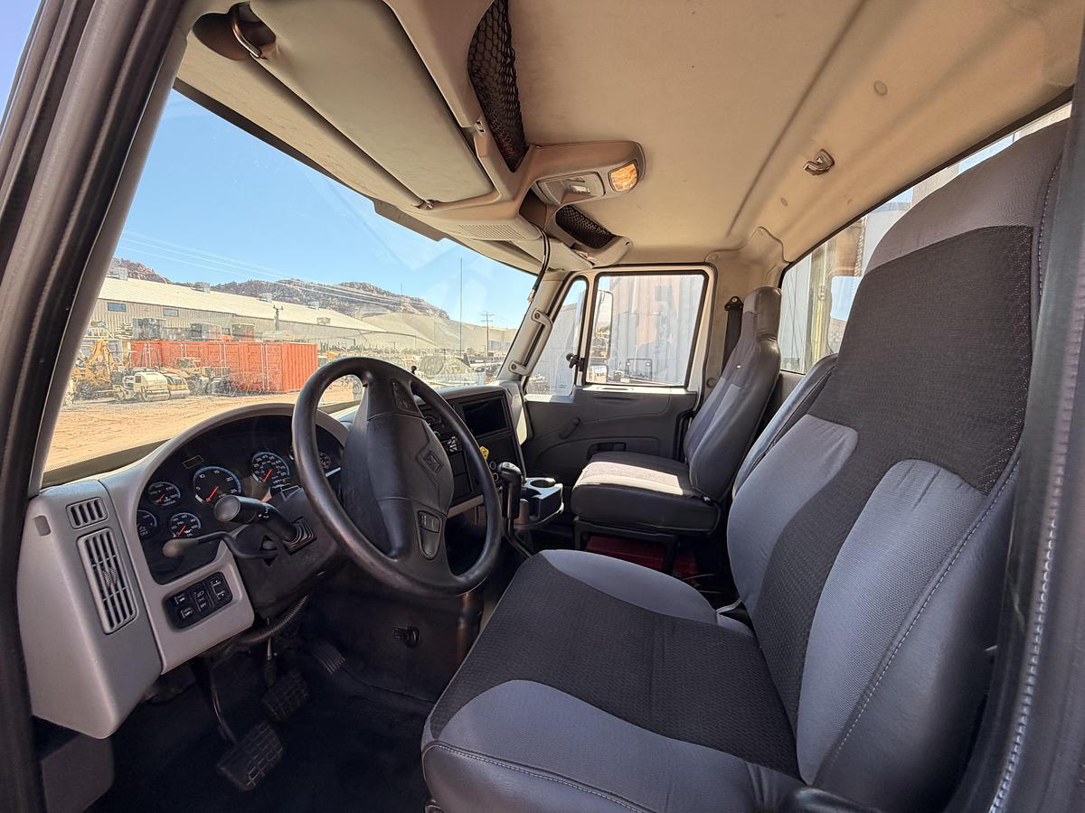 Used 2014 International Changing Room/Restroom Truck