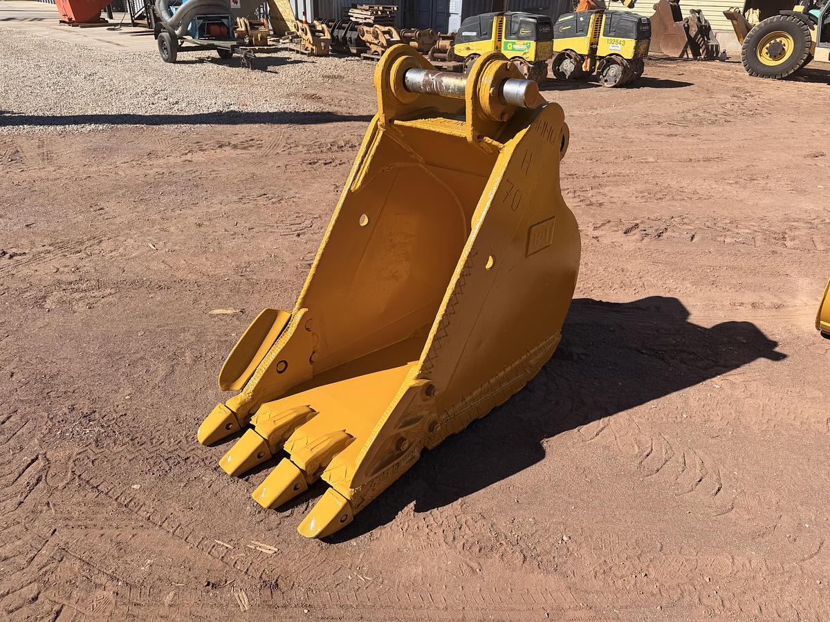 Used 32" CAT Excavator Bucket