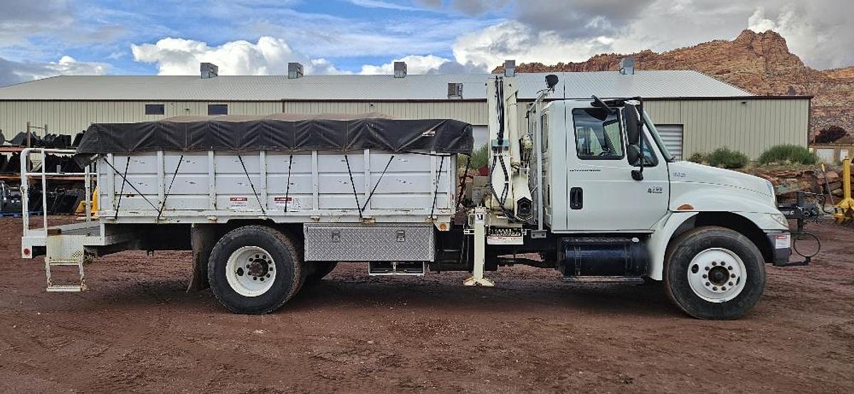 Used 2003 International Crane Truck