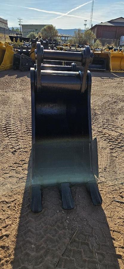Used 32" Excavator Bucket