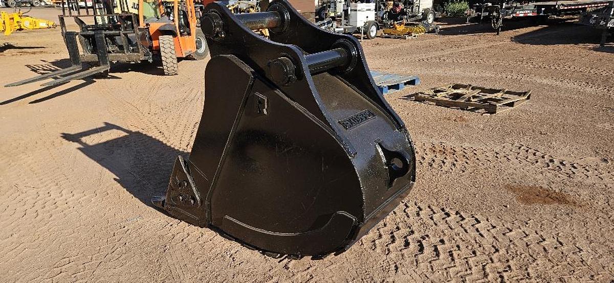 Used 32" Excavator Bucket