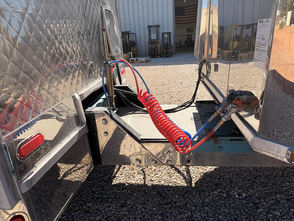 Used 2014 International Changing Room/Restroom Truck