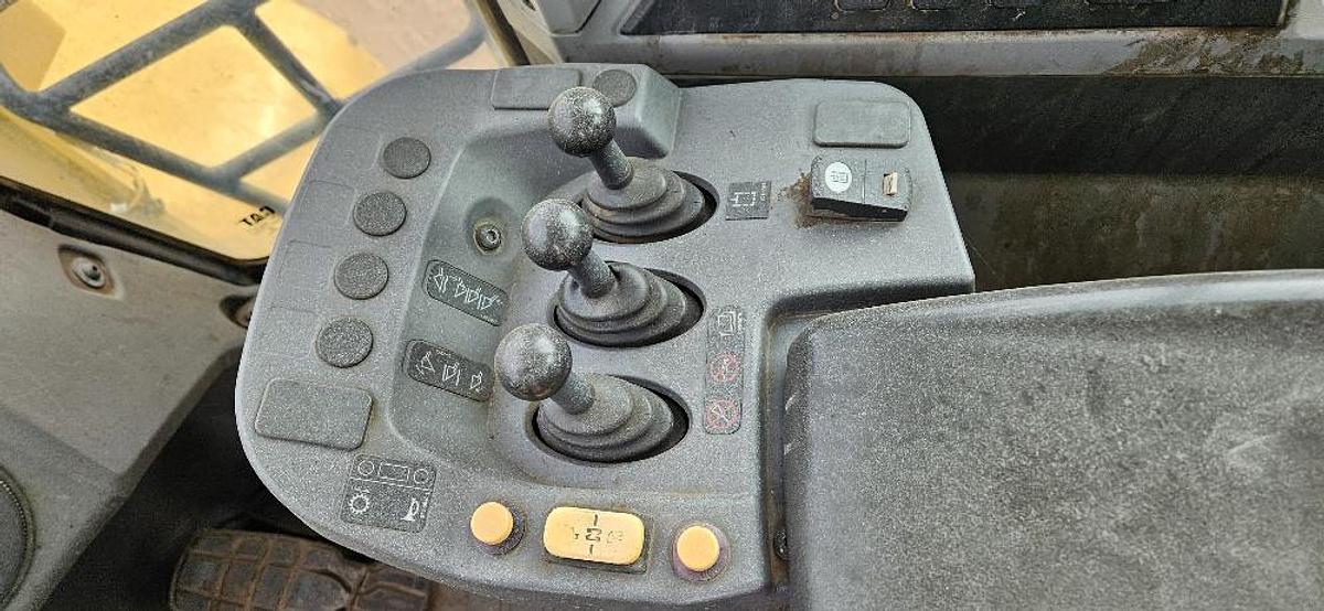 Used 2017 CAT 950M Loader