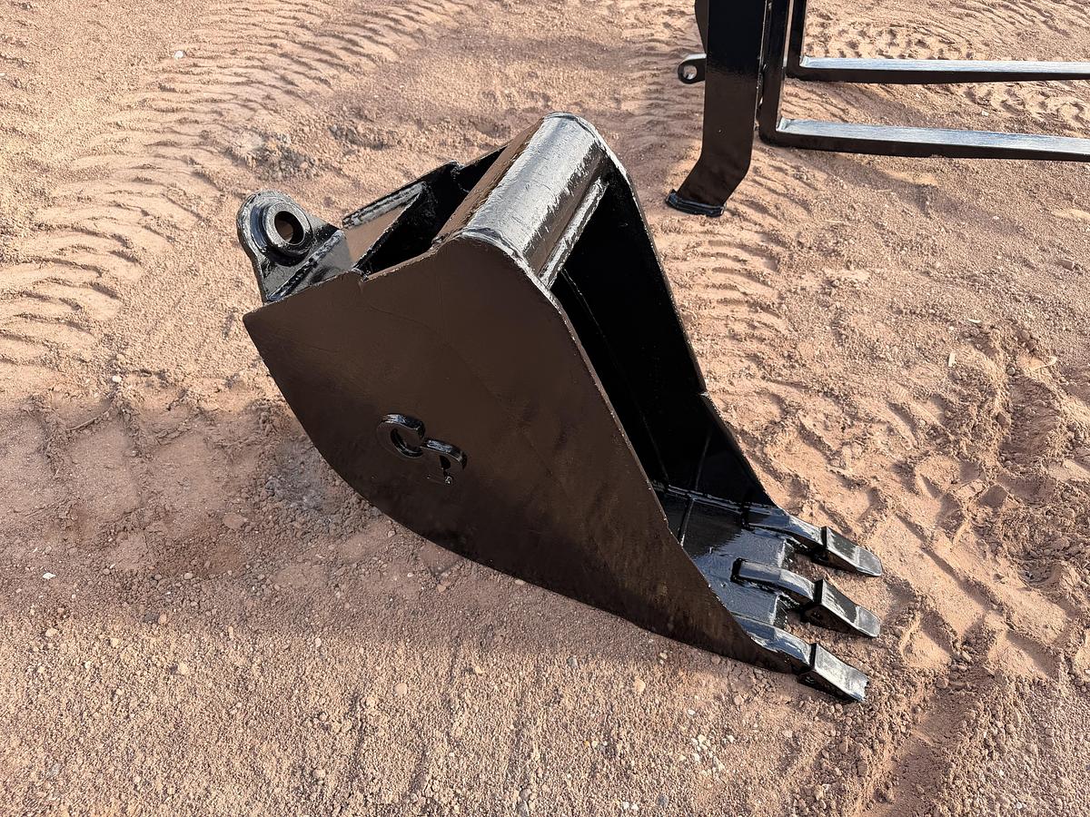 Used CP Wain-Roy 12" Bucket