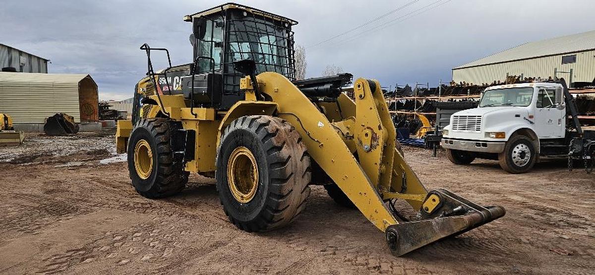 Used 2017 CAT 950M Loader