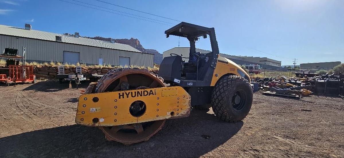 Used 2018 Hyundai Vibratory Roller Compactor