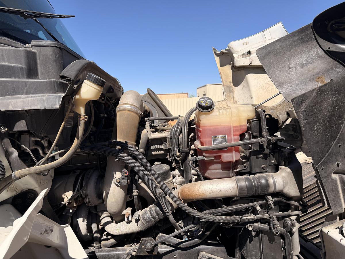 Used 2014 International Changing Room/Restroom Truck