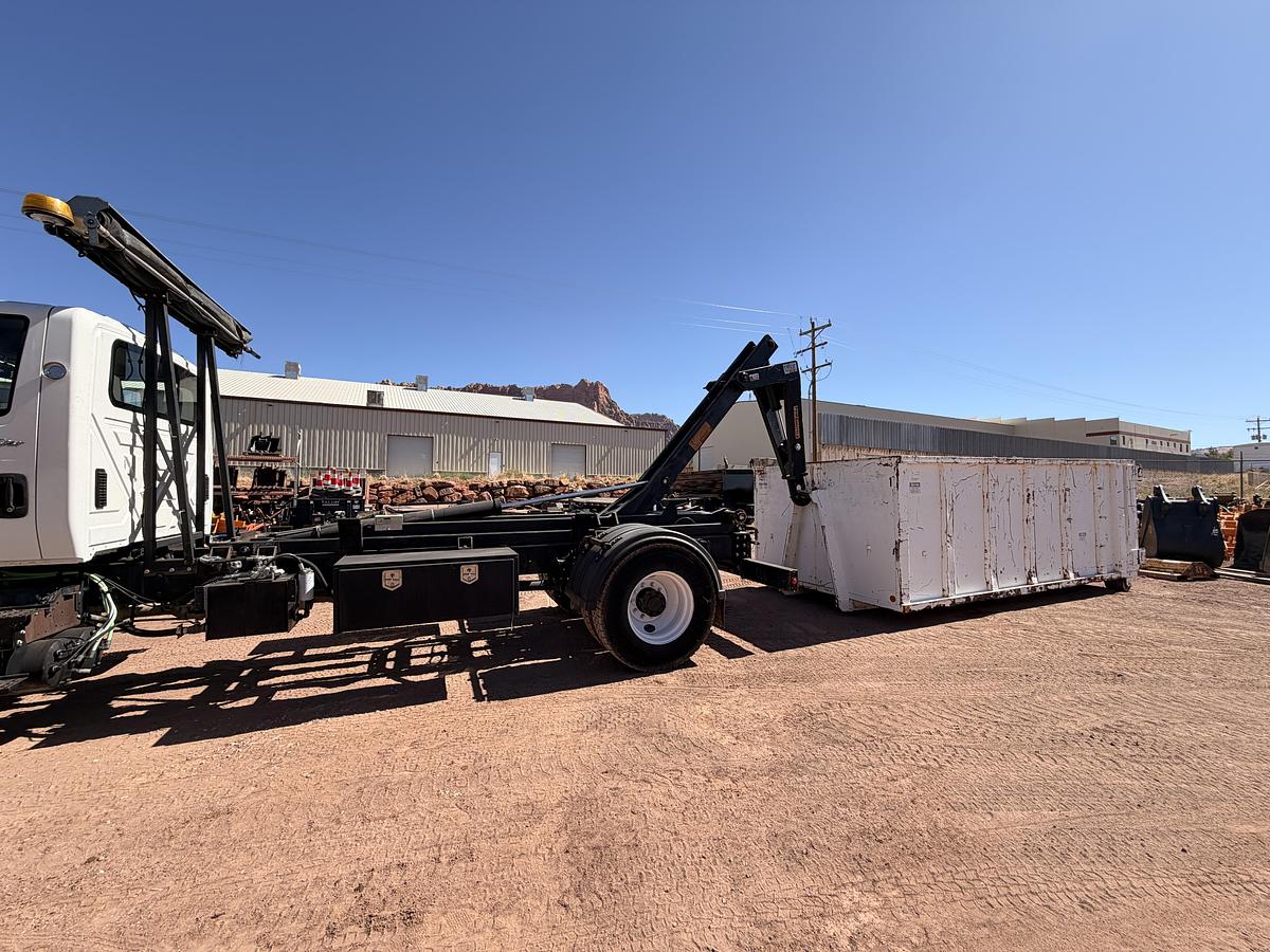 Used 2008 International Hook Truck
