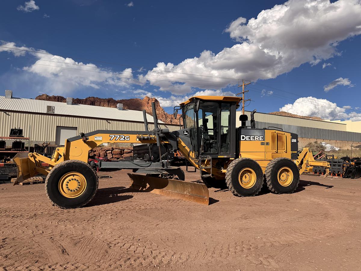 Used 2010 John Deere 772G Grader