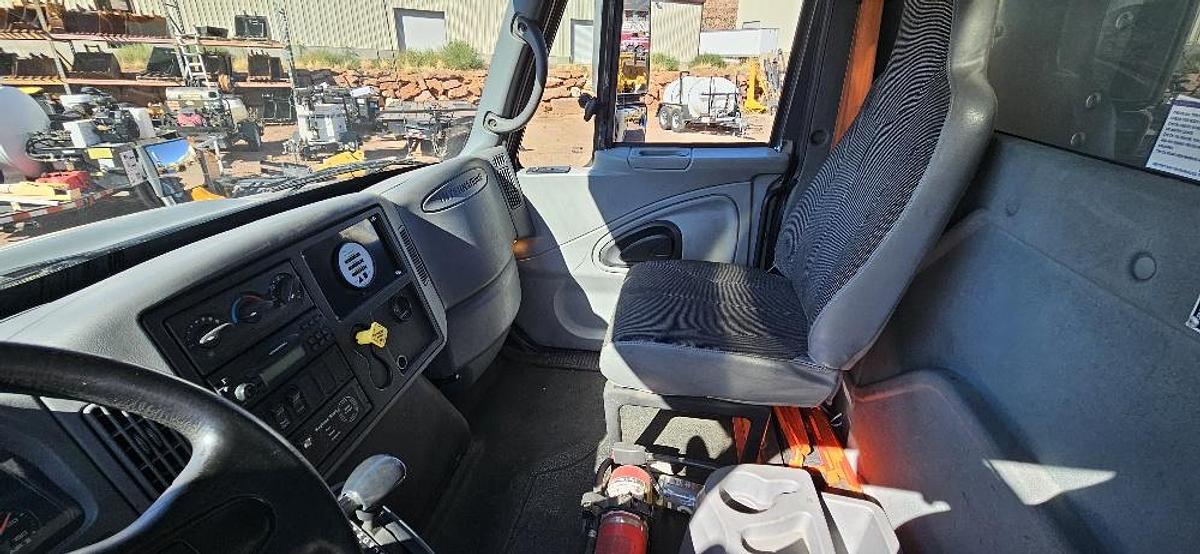 Used 2005 International Box Truck