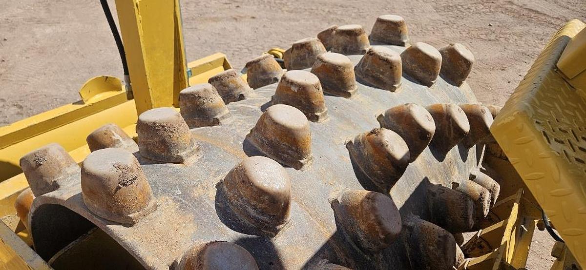 Used Cat Sheeps Foot Vibratory Roller Compactor