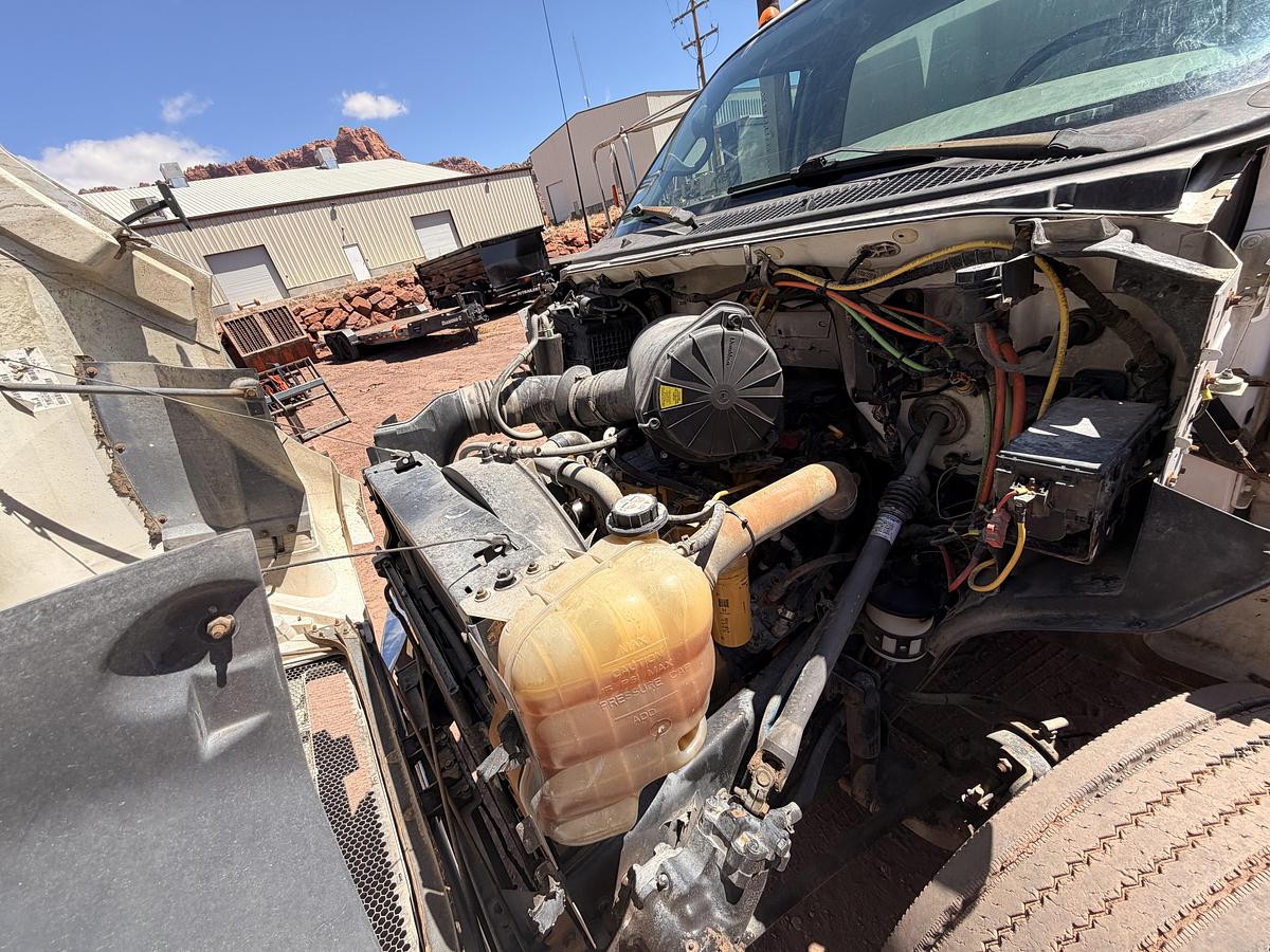 Used 2005 Ford F-750 Lube Truck