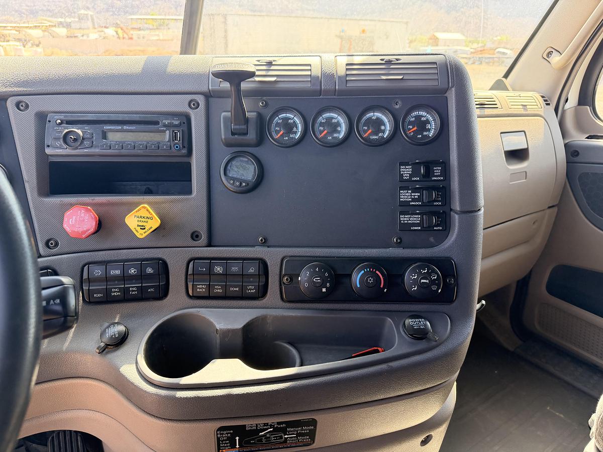 Used 2016 Freightliner Cascadia 125 Semi Truck and Van Trailer