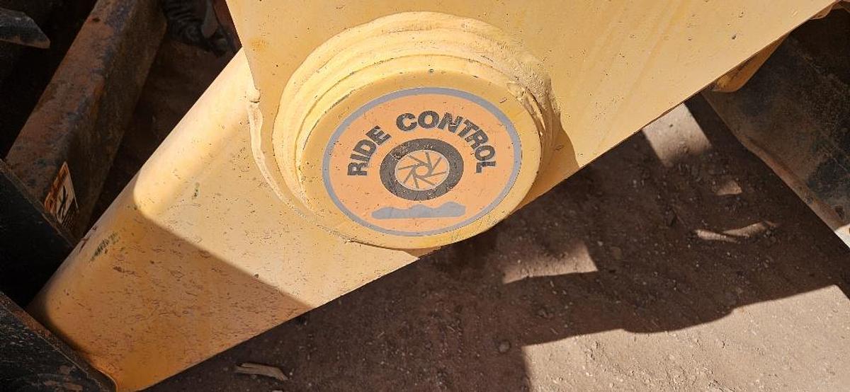 Used 2005 New Holland LV80 Grading Tractor