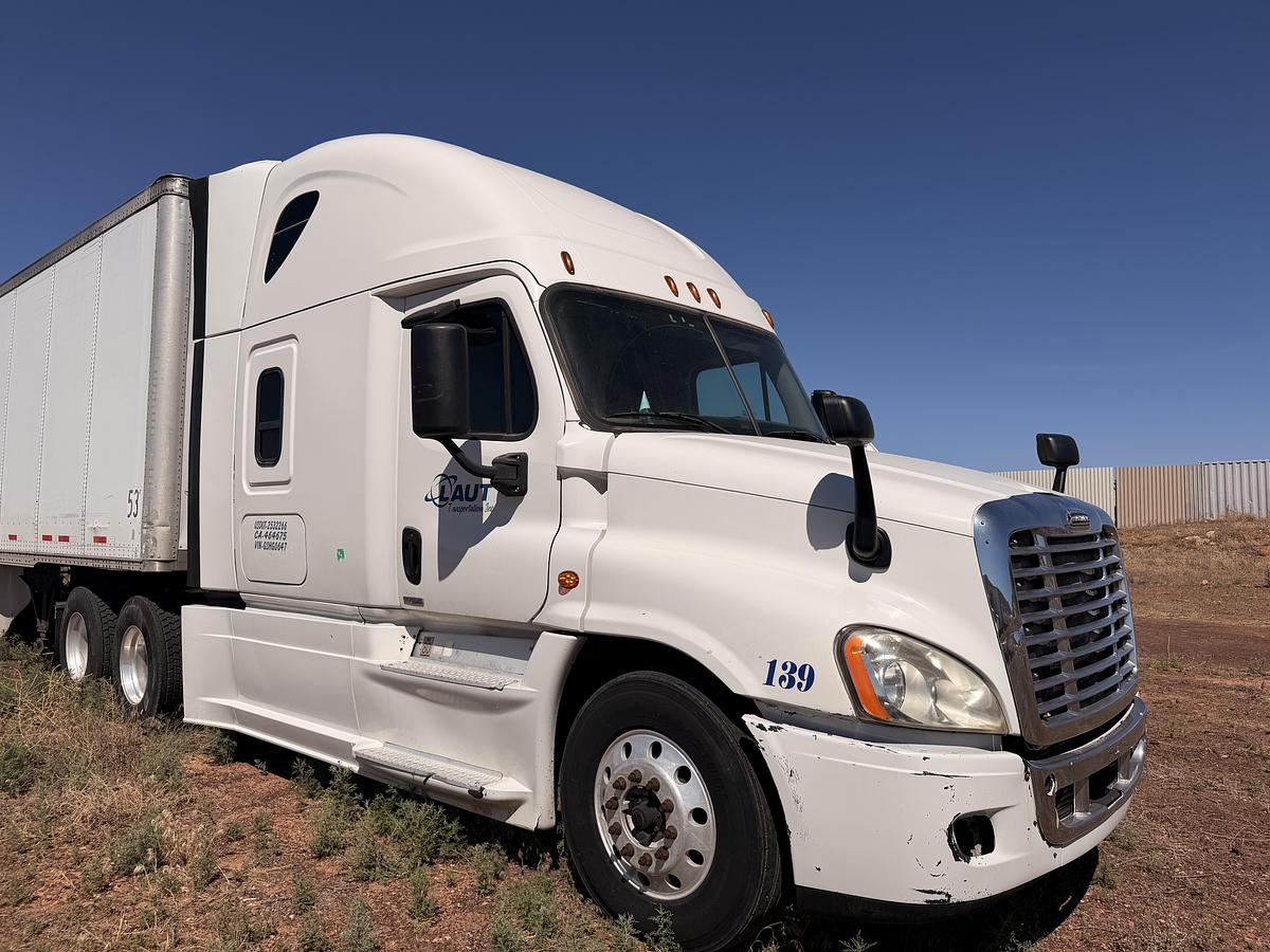 Used 2016 Freightliner Cascadia 125 Semi Truck and Van Trailer
