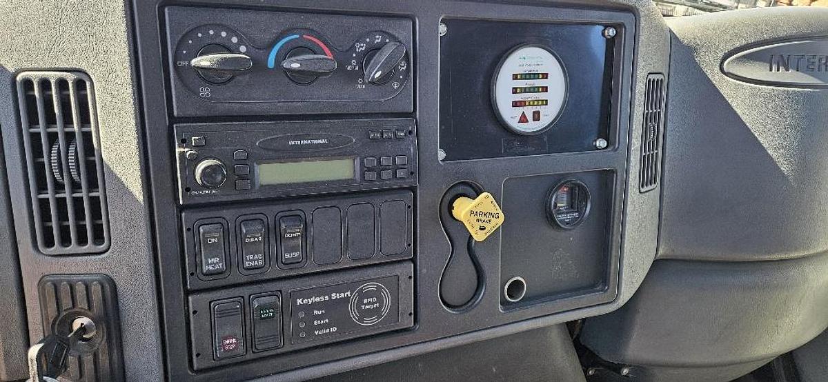 Used 2005 International Box Truck